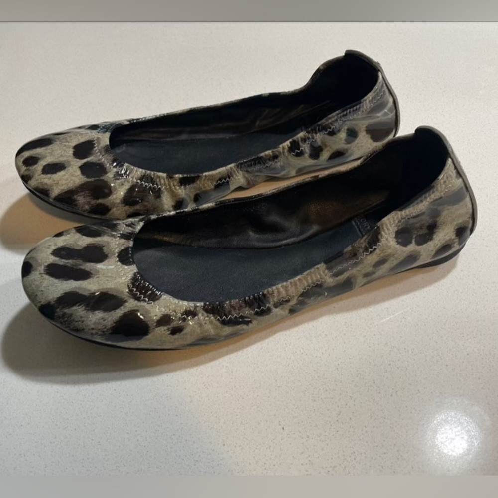 TORY BURCH EDDIE ANIMAL-PRINT PATENT
LEATHER BALLERINA FLATS - Picture 2 of 6